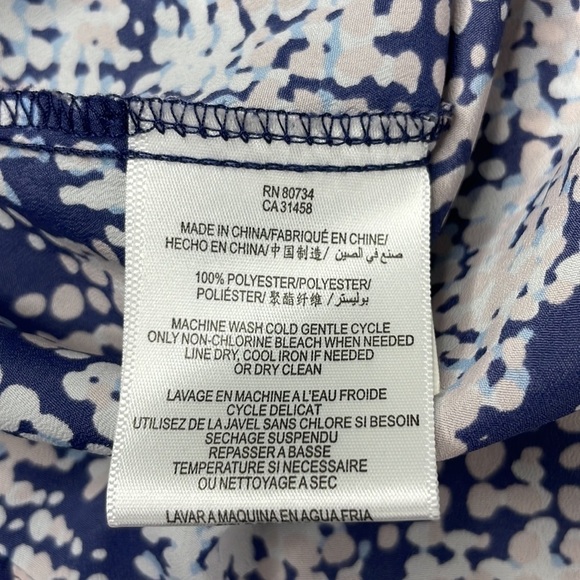 BCBGeneration Women’s Blue White Pink Geometric Short Sleeve Blouse, size Medium - Picture 9 of 10